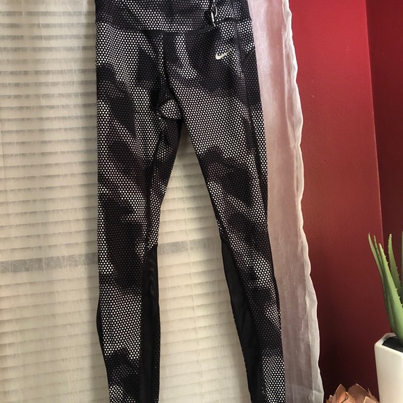 Nike high rise dry-fit leggings with mesh! - Picture 1 of 4